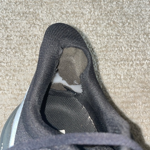 Men’s size 11 Hoka mach 4- back - Picture 8 of 8